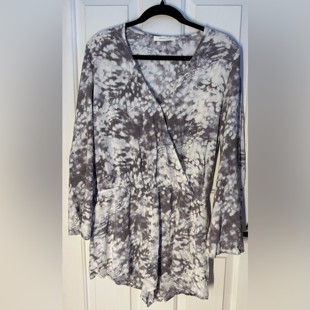 MUSTARD SEED Romper Gray White Rayon Tie-dyed Marbled Long Sleeve womens Medium